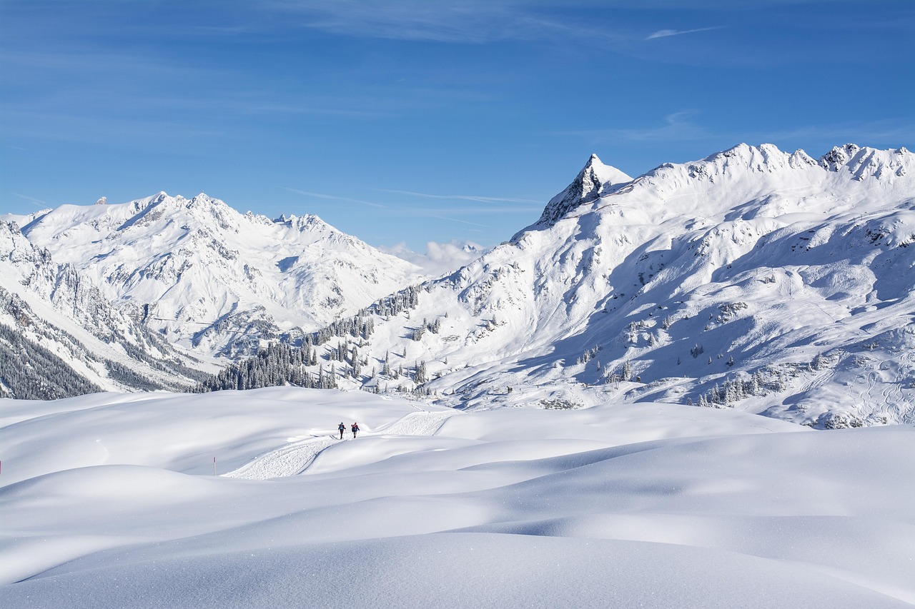 découvrez les meilleures destinations de ski pour des vacances inoubliables à la montagne. que vous soyez débutant ou skieur expérimenté, trouvez la station de ski idéale pour profiter des paysages enneigés, des pistes variées et des activités après-ski.
